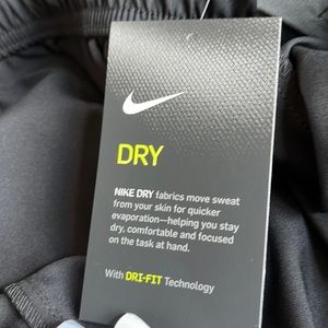 NWT NIKE dry fit size L